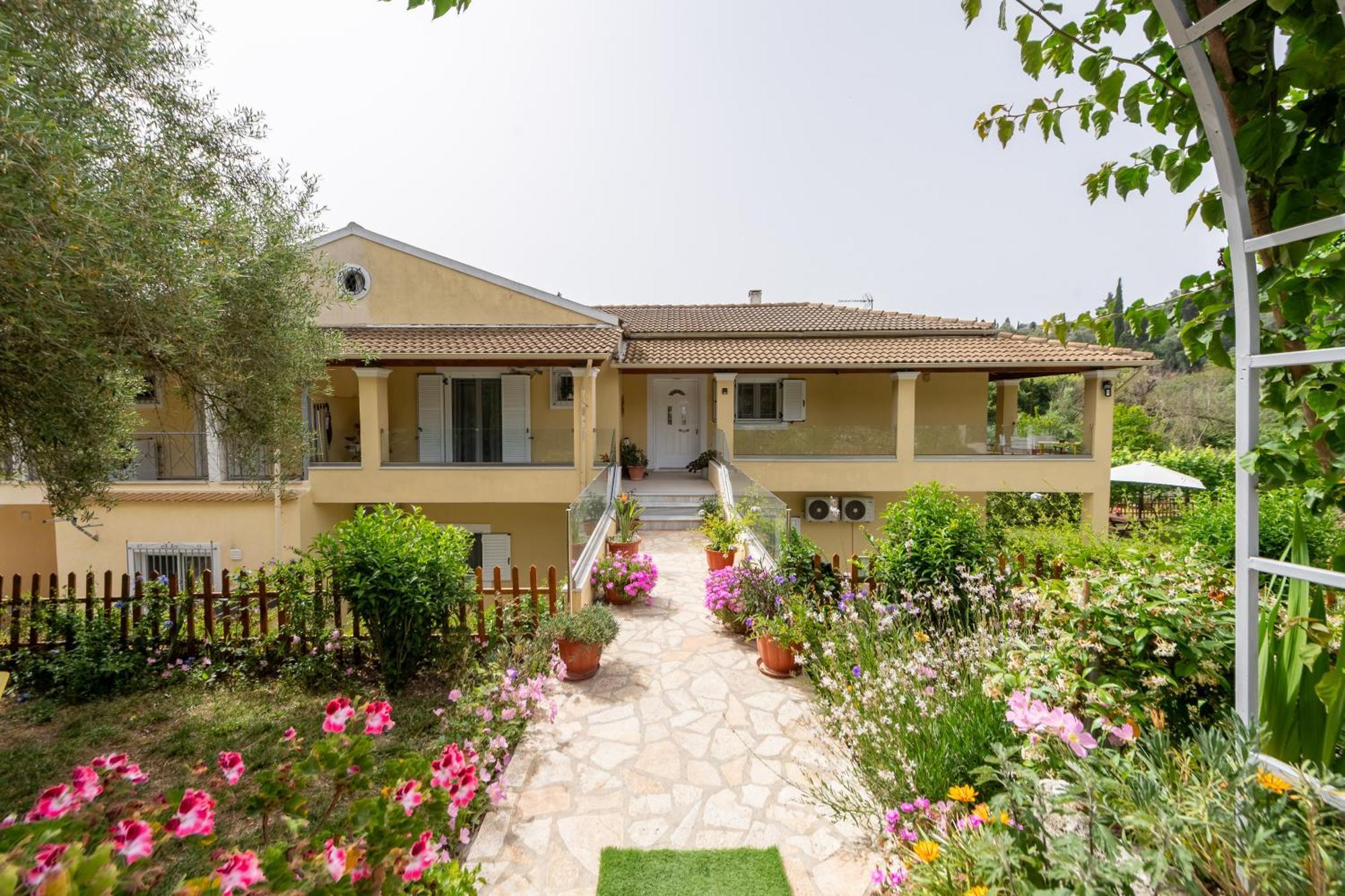 Lazaros Apartmán *